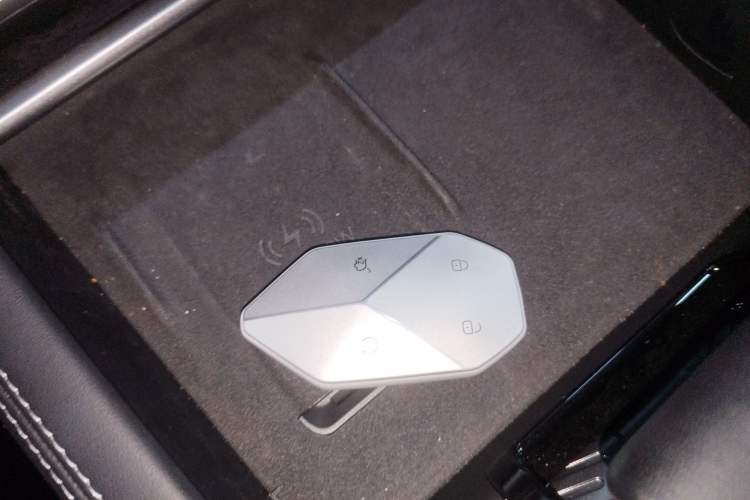 Used Formula Leopard Titanium 3 2025 501KM All-Wheel Drive Intelligent Driving Ultra Version
