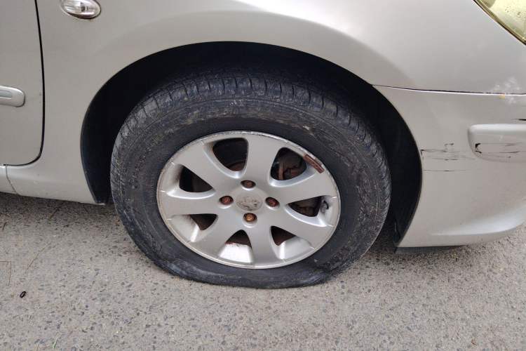 Used Peugeot 307 2009 Hatchback 1.6L Automatic Elite Edition Right Front Wheel Hub