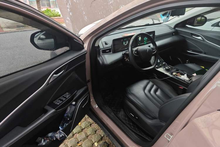 Used NETA U 2022 Zhi400 Pro Lithium Iron Phosphate Driver Seat