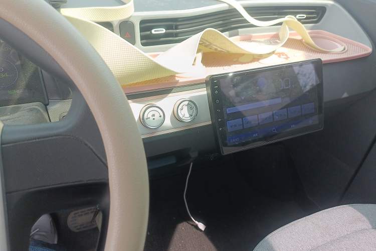 Used Wuling Hongguang MINIEV 2022 Macaron Premium Model – Lithium Iron Phosphate Audio And AC Panel