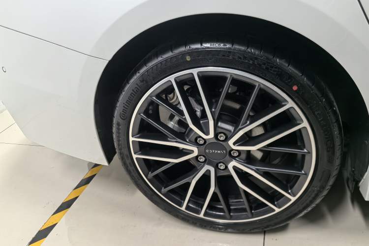 Used Lynk & Co 03 2023 2.0TD DCT H-Power Halo Right Rear Wheel Hub