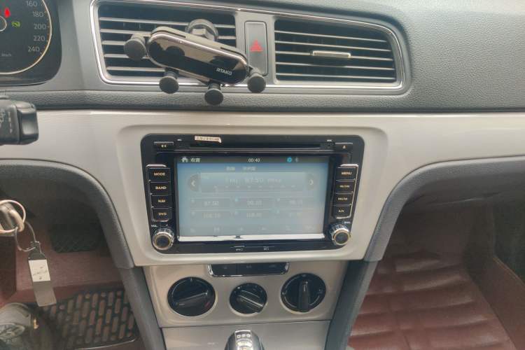 Used Volkswagen Gran Lavida 2013 1.4 TSI Automatic Comfort Model Audio And AC Panel