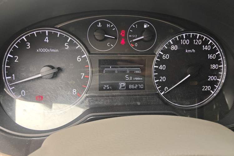 Used Nissan Tiida 2014 1.6L CVT Smart Model Odometer Close Up