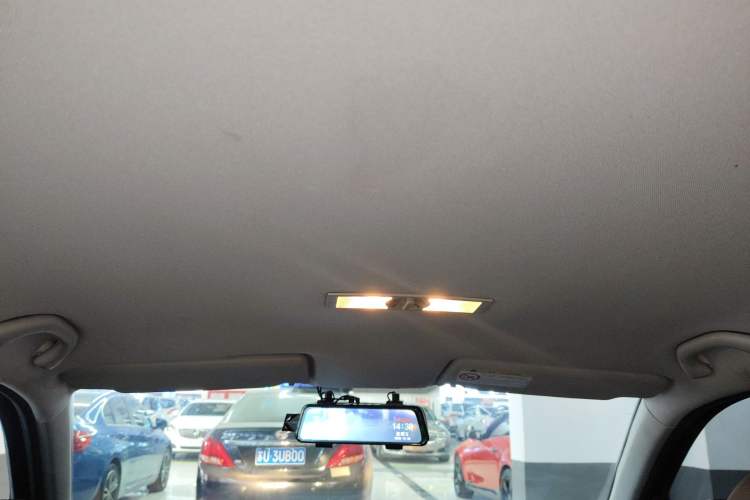 Used Volkswagen Lavida 2013 Revised Classic 1.6L Automatic Fashion Edition
