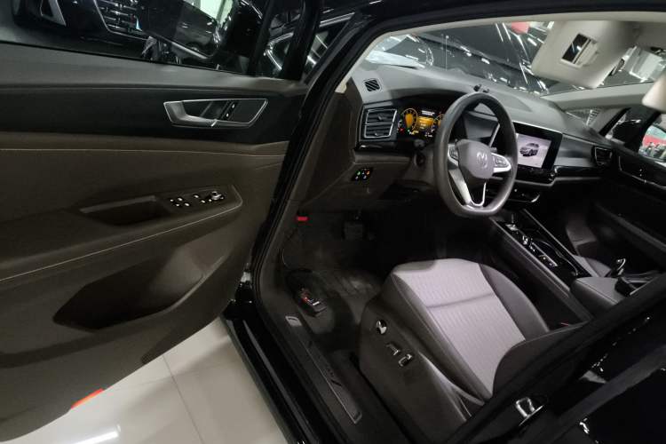 Used Volkswagen Viloran 2023 Revised 330TSI Business Edition Interior 3