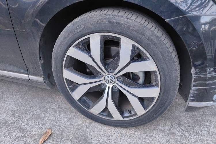 Used Volkswagen Magotan 2018 330TSI DSG Luxury Model Right Front Wheel Hub