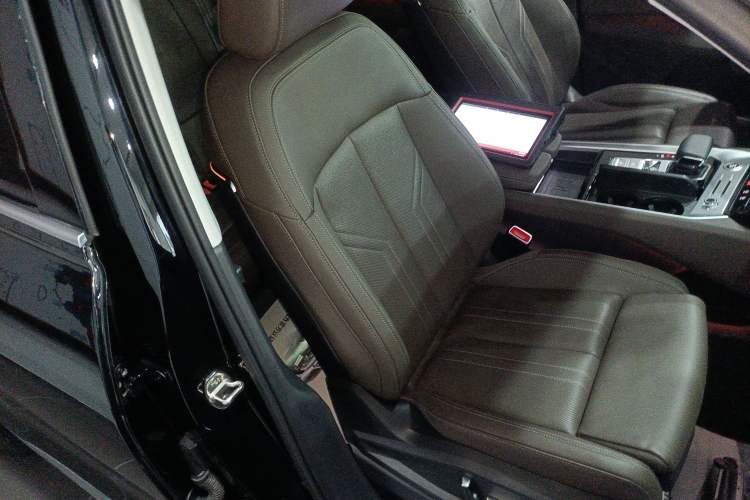 Used Audi Q6 2024 45 TFSI quattro Qiyun Edition Yulin Package 7 Seats
