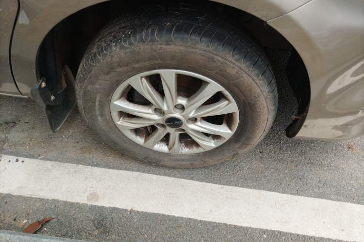 Used FORTHING Lingzhi 2022 Striving Version M5L 1.6L Luxury 7-Seater
