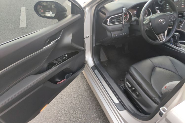 Used Toyota Camry 2021 2.0G Luxury Edition
