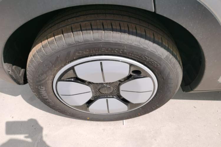 Used Geely Galaxy Geome 2026 Model 310km Youth Edition Right Rear Wheel Hub