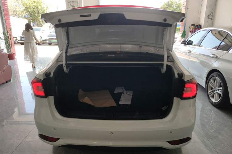 Used Roewe i5 2019 20T Automatic 4G Connect Luxury Flagship Edition