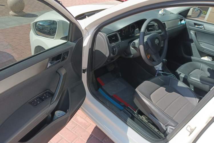 Used Skoda Rapid Spaceback 2016 Revised 1.6L Automatic Chuanxing Version
