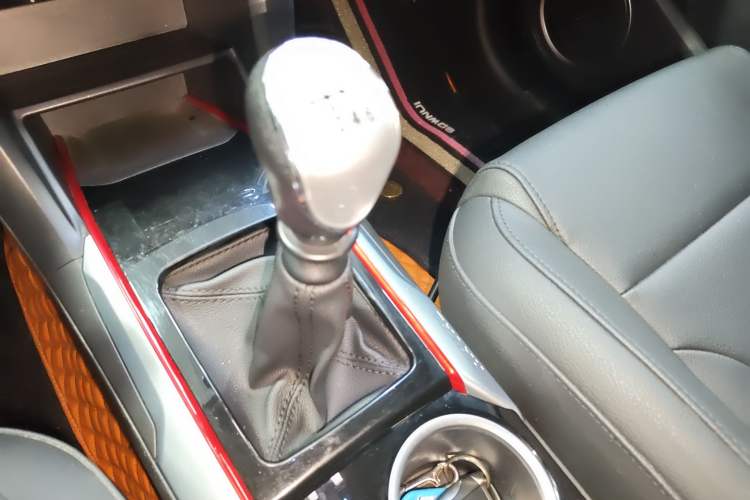 Used Haval H2 2017 Blue Label 1.5T Manual Two-Wheel Drive Elite Model Gear Lever