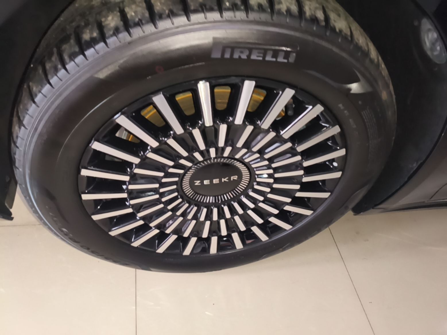 Zeekr 009 2024 7-Seater Walk-Through Version Four-Wheel Drive 108 kWh — снимка 10