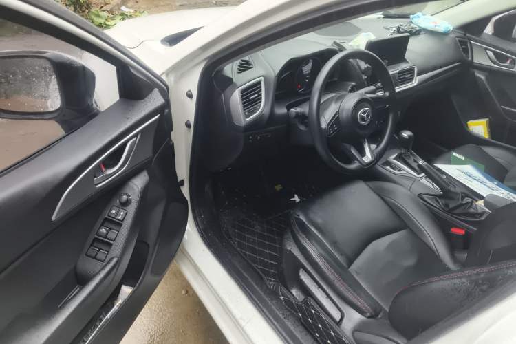 Used Mazda Mazda 3 Axela 2017 Sedan 1.5L Automatic Comfort Model China VI Standard