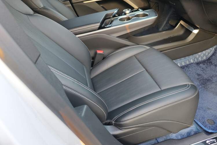 Used Cadillac LYRIQ 2024 Rear-Drive Standard Range Luxury Edition
