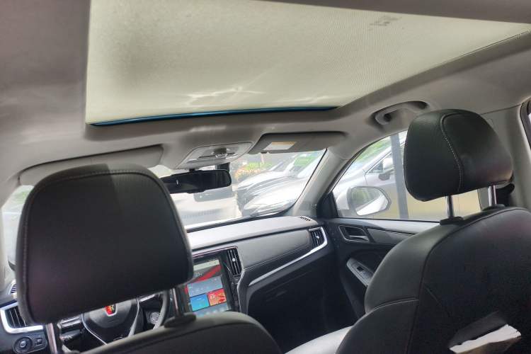 Used Roewe RX5 2016 30T Two-Wheel Drive Automatic Internet Smart Edition
