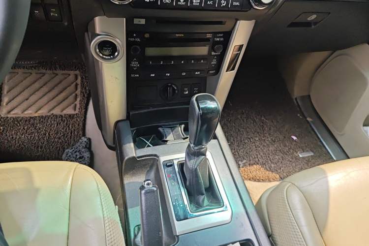 Used Toyota Prado 2010 4.0L Automatic TX-L Gear Lever