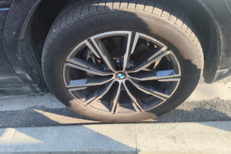 Used BMW X6 2022 xDrive40i M Sport Package Right Front Wheel Hub