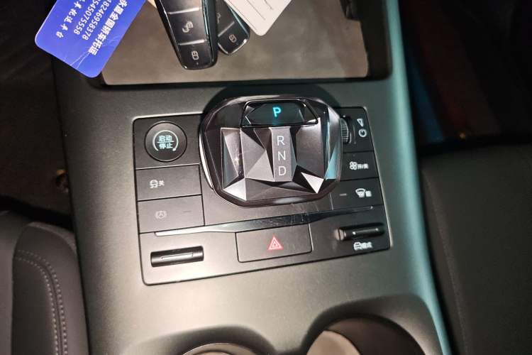 Used BYD Qin PLUS 2025 DM-i Smart Drive 55KM Leading Model Gear Lever