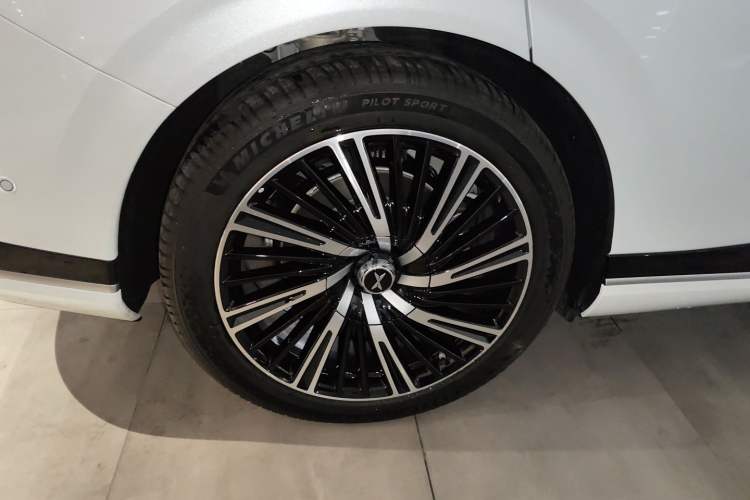 Used XPeng G9 2025 725 with Ultra-Long Range Max Right Rear Wheel Hub