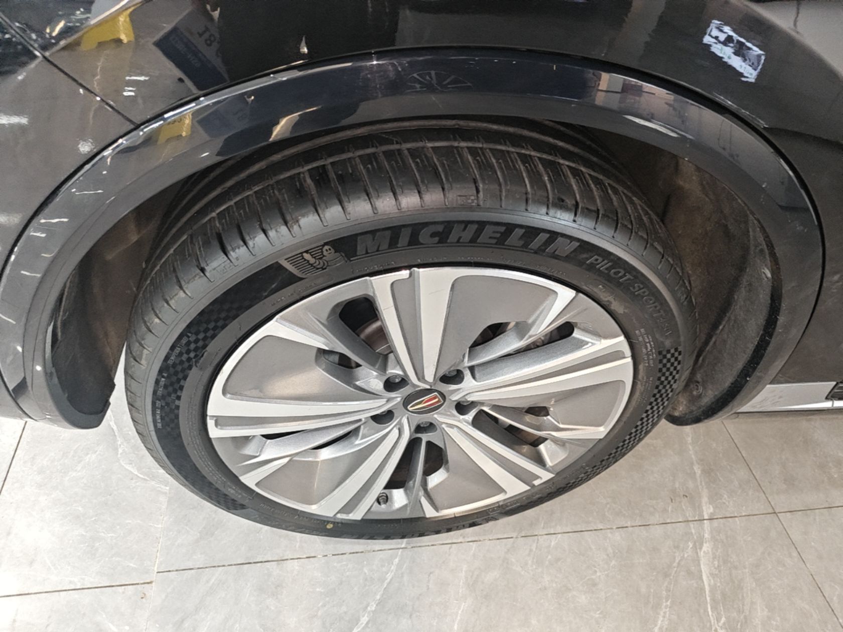 Hongqi E-HS9 2022 690 km Range Flagship Edition Six Seats — снимка 10