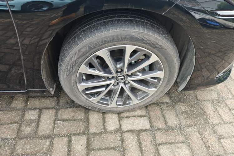 Used Lexus ES 2024 200 Premium Edition Right Front Wheel Hub