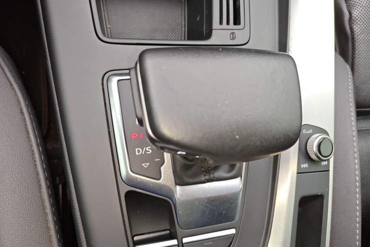 Used Audi A4L 2020 40 TFSI Luxury Dynamic Model