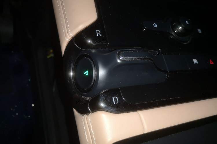 Used Nio ES8 2022 100kWh Signature Edition Six-Seater Gear Lever