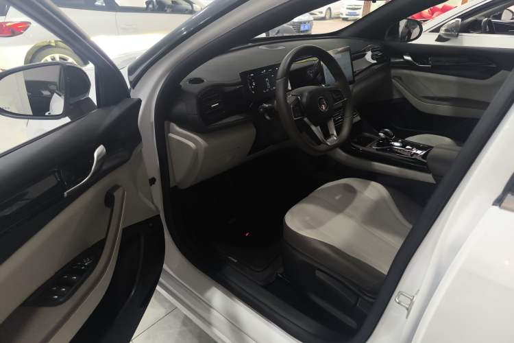 Used BYD Qin PLUS 2024 HONOR Edition DM-i 55KM Leading Model Driver Seat