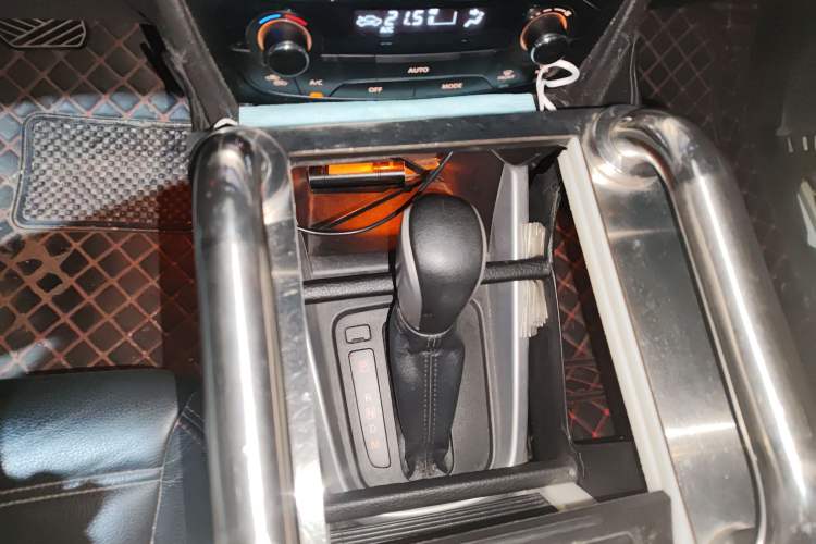 Used Suzuki Vitara 2016 1.4T Automatic Two-Wheel Drive Luxury Version Gear Lever