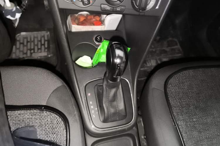 Used Volkswagen Polo 2014 1.6L Automatic Comfort Edition Gear Lever