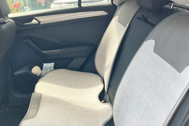 Used Volkswagen T-ROC 2022 280TSI DSG Two-Wheel Drive Elite PLUS Left Rear Seat