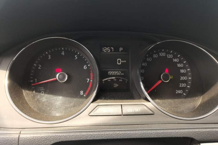 Used Volkswagen Lavida 2015 1.6L Automatic Comfort Edition Instrument Cluster