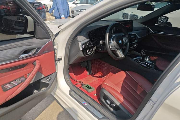 Used BMW 5 Series 2023 530Li Leading Model M Sport Package Driver Seat