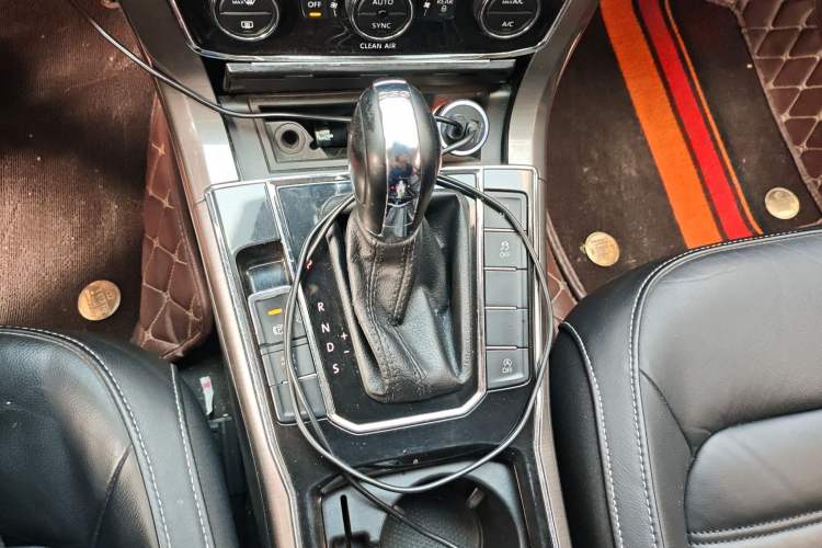 Used Volkswagen Passat 2016 330TSI DSG Luxury Edition Gear Lever