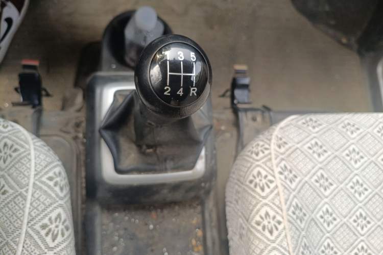 Used FAW Jiabao V75 2015 1.0L Standard Version DAM10AR