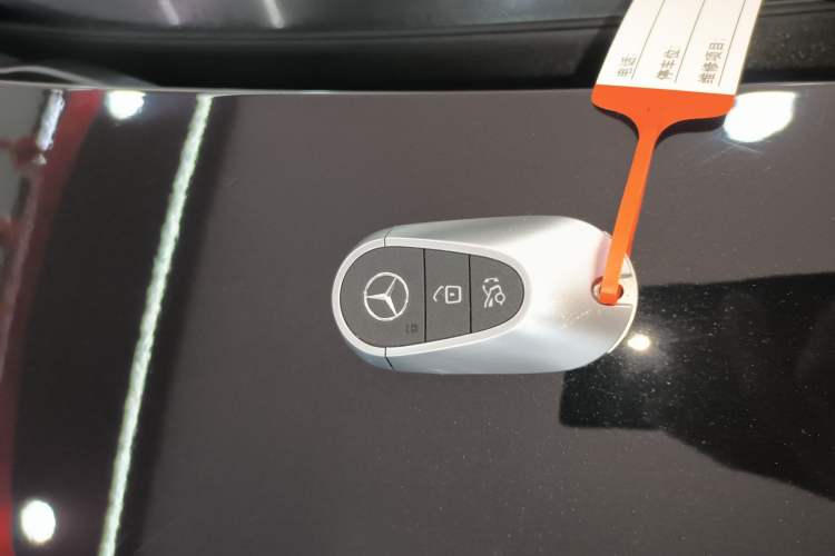 Used Mercedes-Benz GLC 2023 Facelift GLC 260 L 4MATIC Dynamic Version 5 Seats Vehicle Key