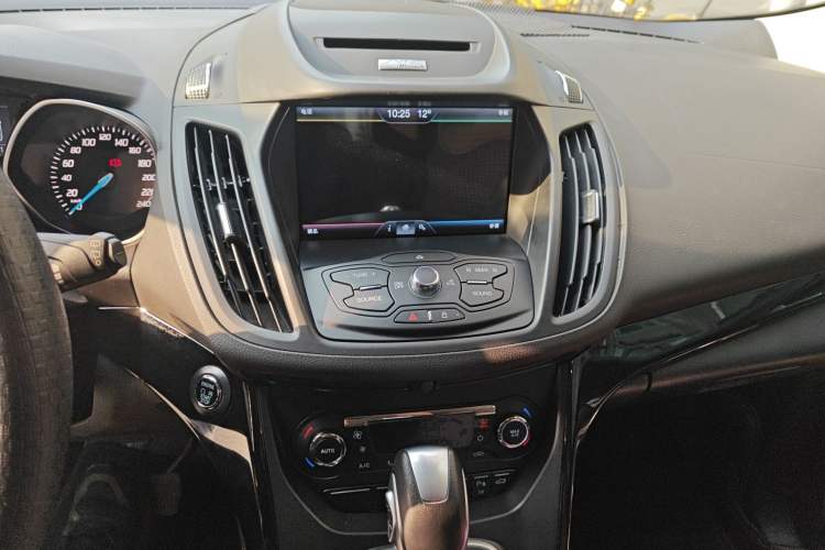 Used Ford Kuga 2015 2.0L GTDi Four-Wheel-Drive Sport Model