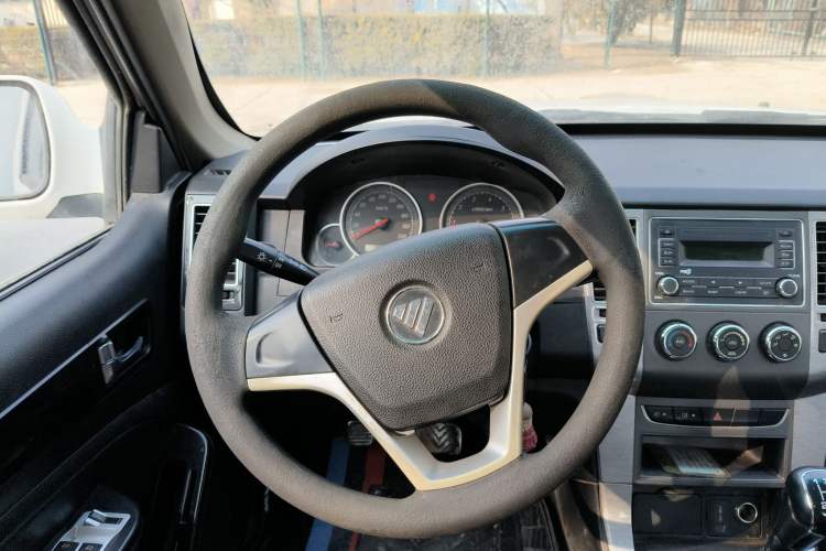 Used Foton Sapporo 2015 2.4L 2WD Comfort Edition 5235 mm Long G69S4N
