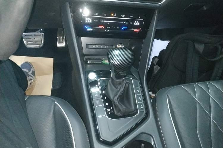 Used Volkswagen Tiguan L 2024 330TSI Automatic Two-Wheel Drive R-Line Enhanced Edition Gear Lever