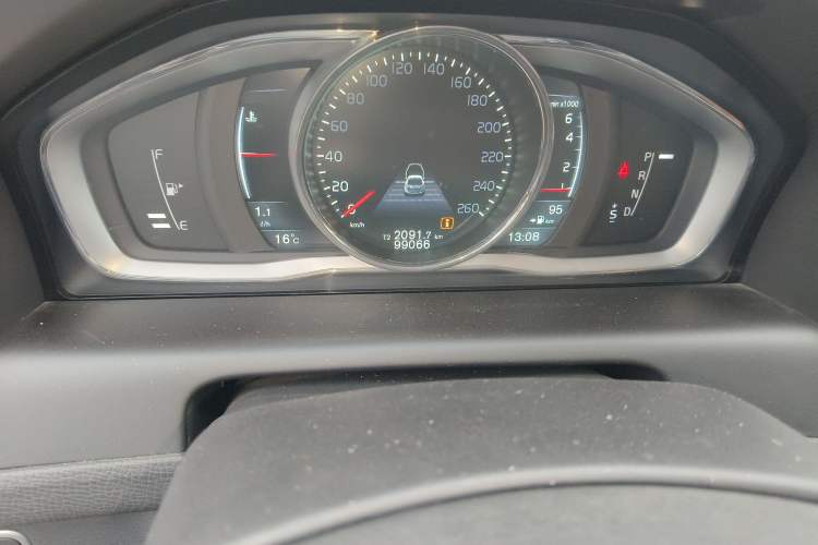 Used Volvo XC60 2015 T5 AWD Smart Drive Edition Odometer Close Up