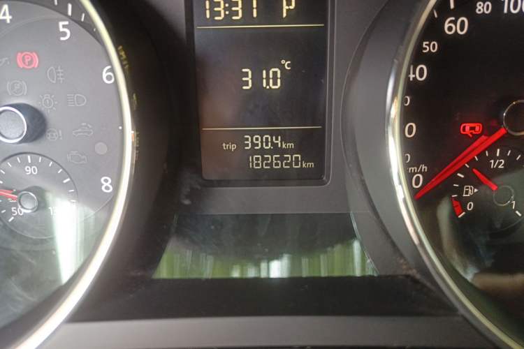 Used Volkswagen Sagitar 2017 230TSI Automatic Comfort Version Odometer Close Up