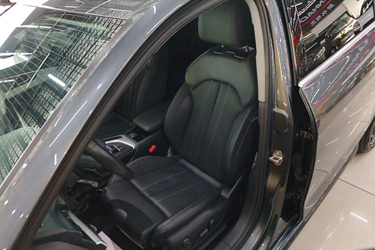 Used Audi A4L 2020 40 TFSI Luxury Dynamic Model
