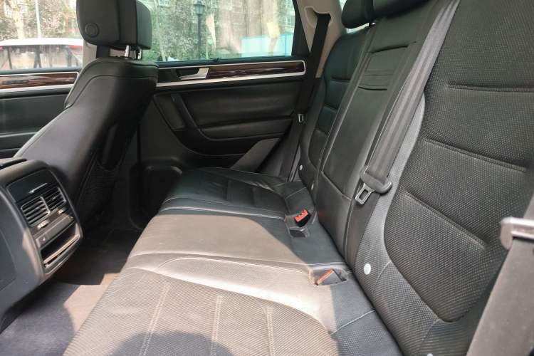 Used Volkswagen Touareg 2011 3.0 TSI High-End Version
