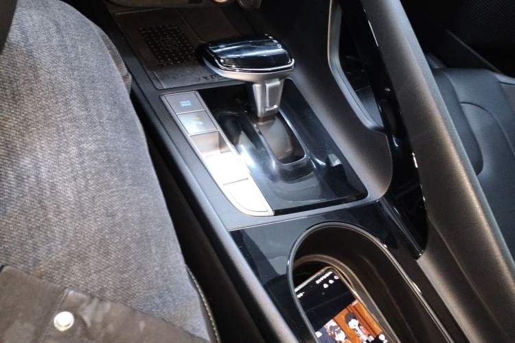 Used Hyundai Elantra 2023 1.5L CVT LUX Prestige Edition Gear Lever