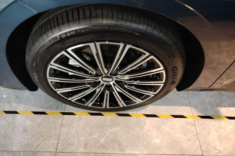 Used Geely Galaxy 8 2025 130km EM-i Flagship Edition Left Front Wheel Hub