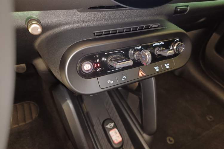 Used MINI Electric MINI COOPER 2025 456km COOPER E Classic Style
