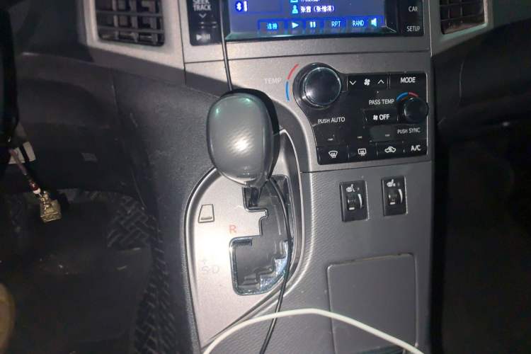 Used Toyota Venza 2013 2.7L 4x4 Luxury Edition Gear Lever