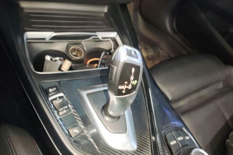 Used BMW 2 Series 2018 220i Convertible Coupe Sports Design Package Gear Lever